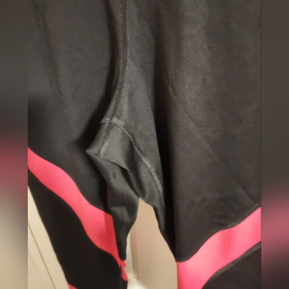 Livi Black Leggings with Pink Accents Plus 18/20 - Picture 3 of 4